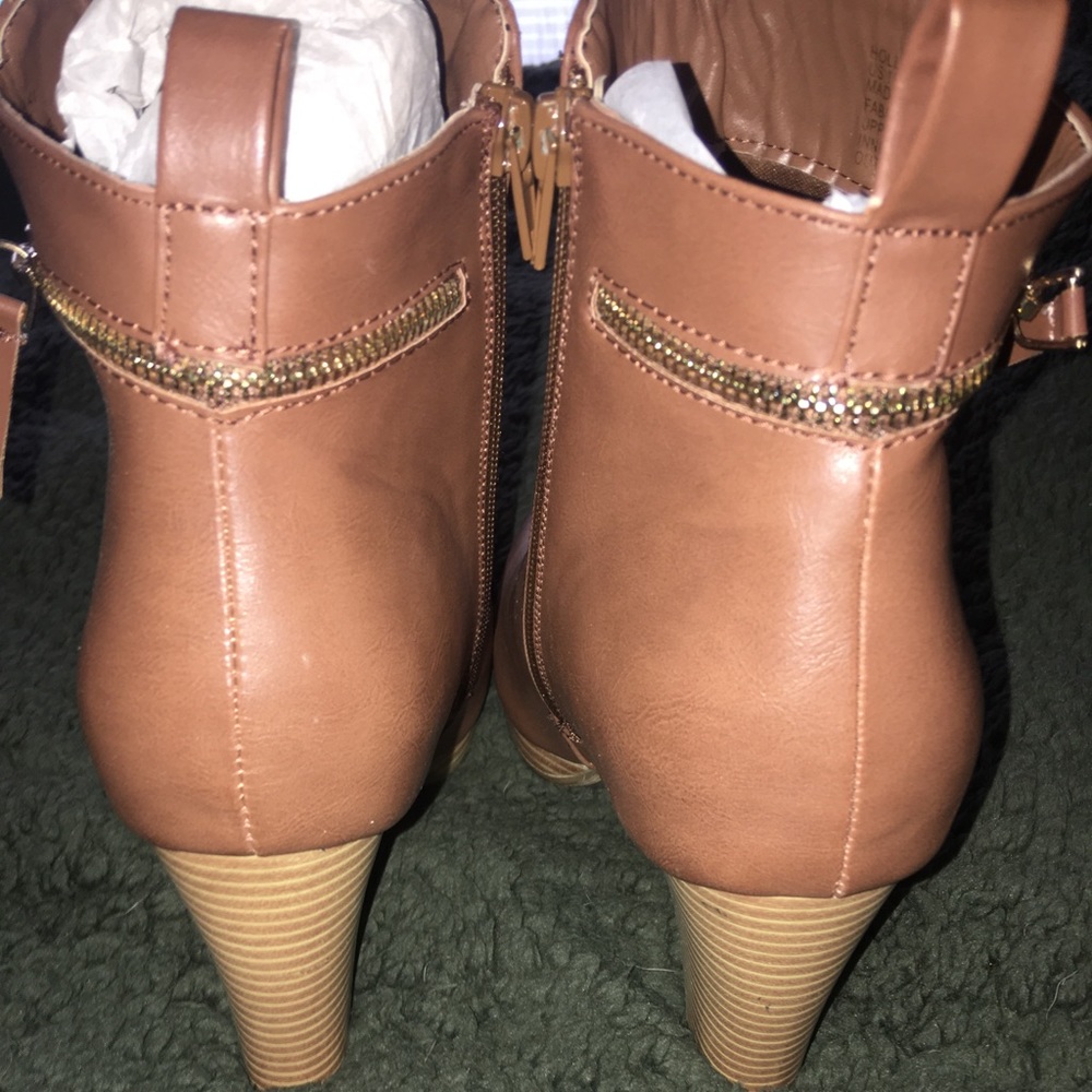 High heeled bootie